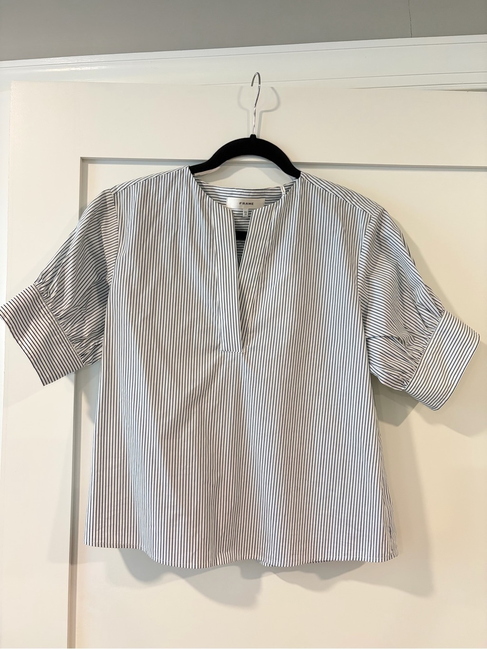 Frame Denim Women’s White and Navy Pinstripe Short Sleeve Popover